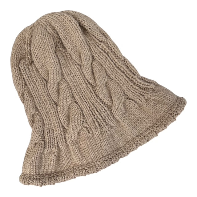 Manos de Yuraq - Gorro con trenzas