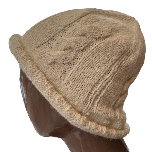 Manos de Yuraq - Gorro con trenzas