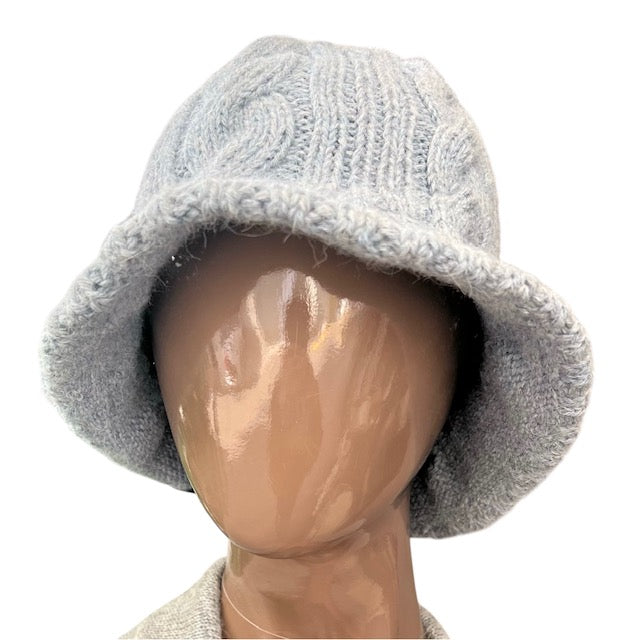 Manos de Yuraq - Gorro con trenzas