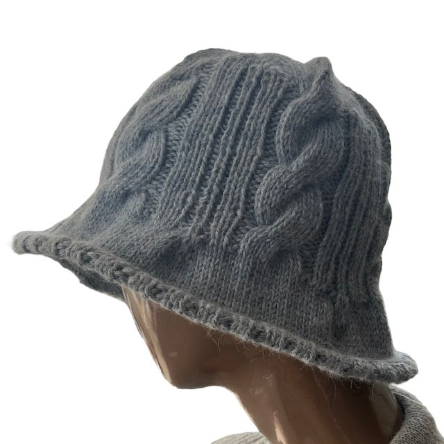 Manos de Yuraq - Gorro con trenzas