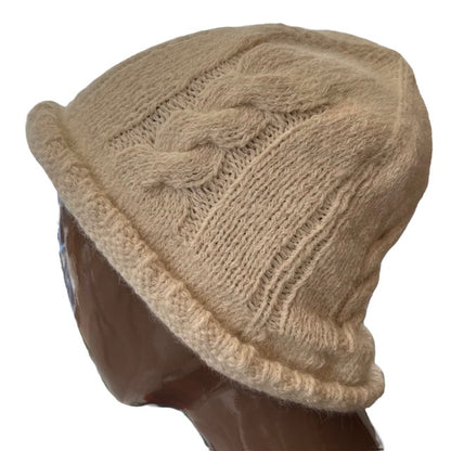 Manos de Yuraq - Gorro con trenzas