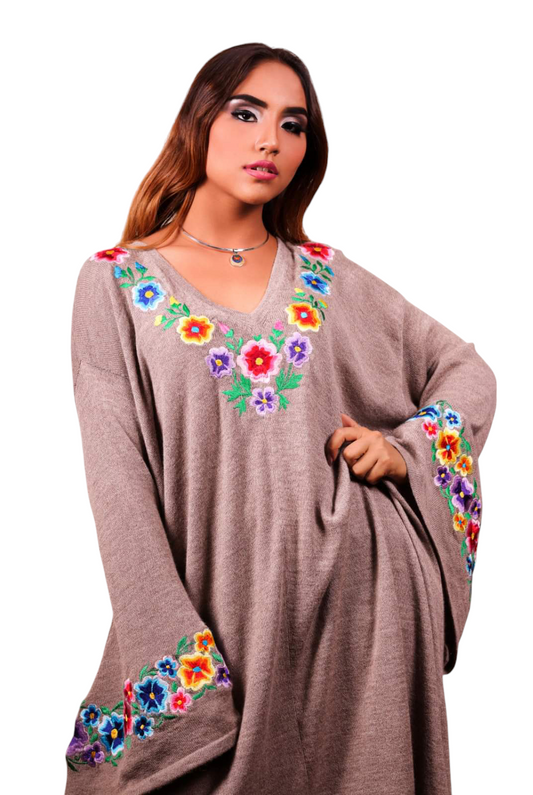 Vestidos - de baby alpaca con detalles de bordados